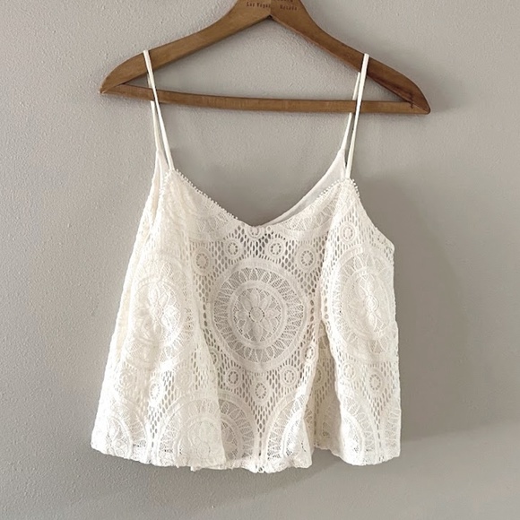 American Eagle Outfitters Tops - American Eagle Fully lined Crochet Crop Tank, Sz M, EUC